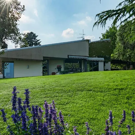 Villa Degli Ulivi 8, Emma *