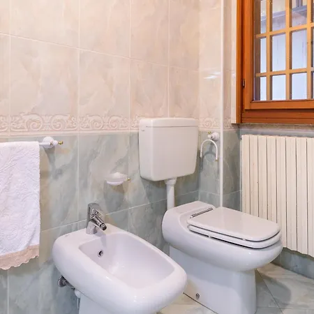 Degli Ulivi 8, Emma