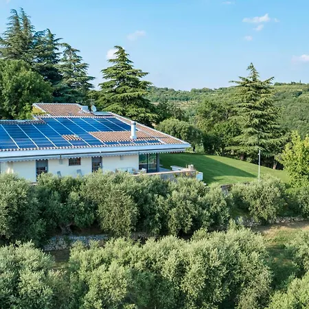 Villa Degli Ulivi 8, Emma Verona