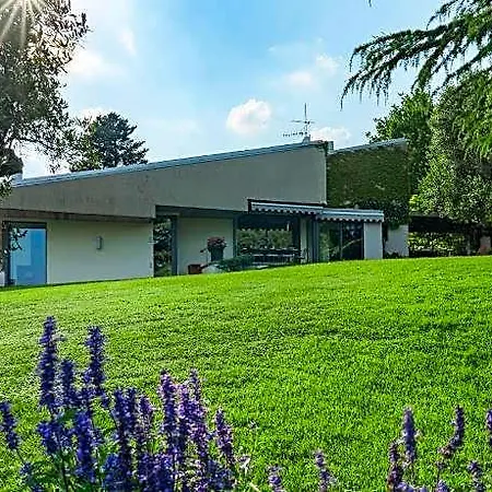 Villa Degli Ulivi 8, Emma Verona